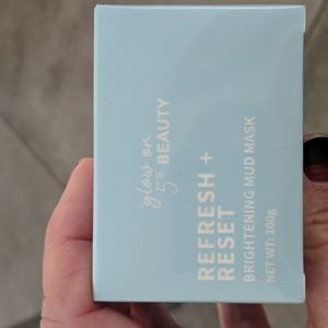 Glow on 5th Beauty Refresh + Reset Brightening Mud Mask